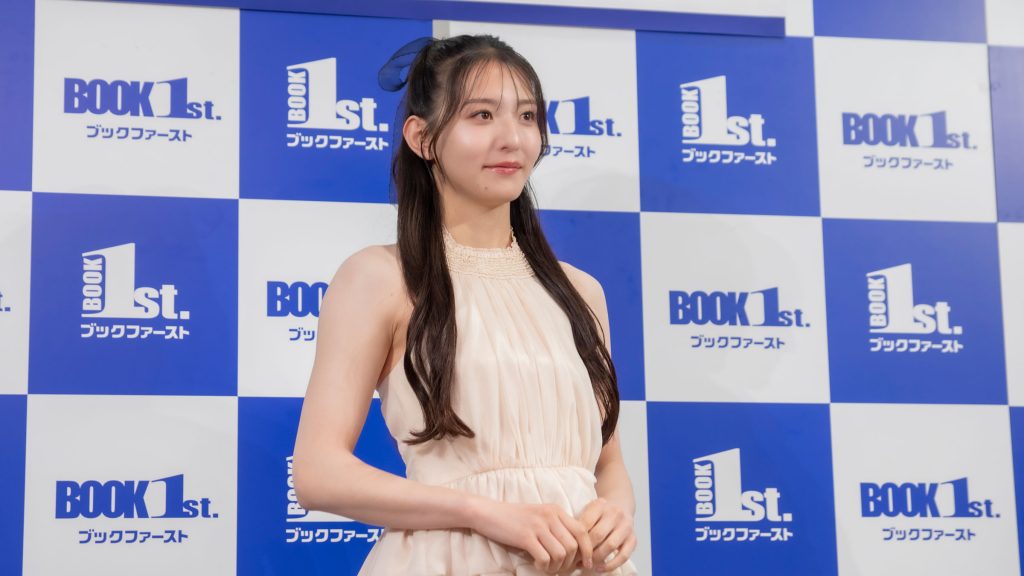 宮原華音が1st写真集「K.O～kanon origin～」発売記念取材会に出席