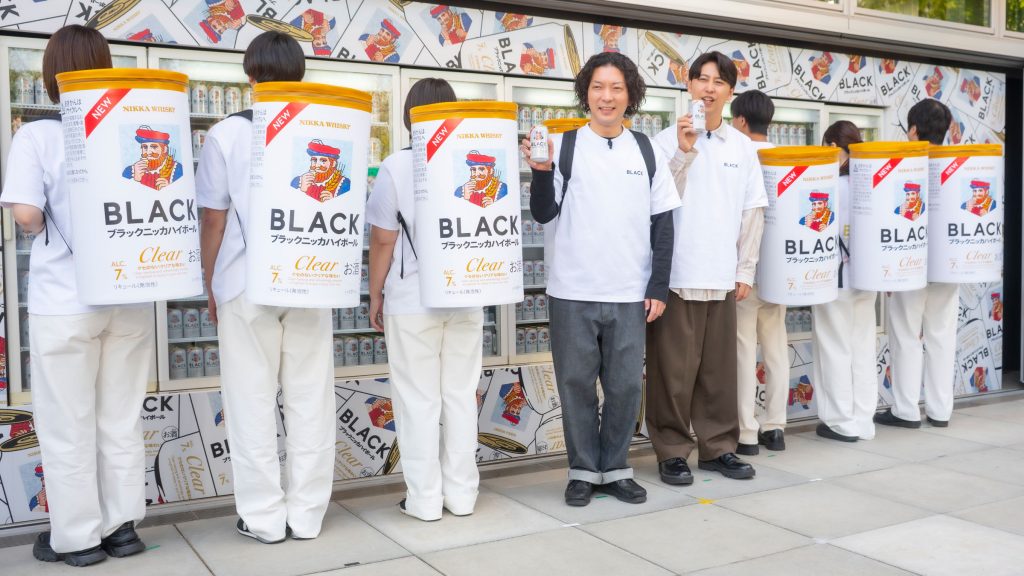 ニューヨーク(屋敷裕政と嶋佐和也)がニッカウヰスキー「あなたの知らないブラックニッカ展」オープニングイベントに出席