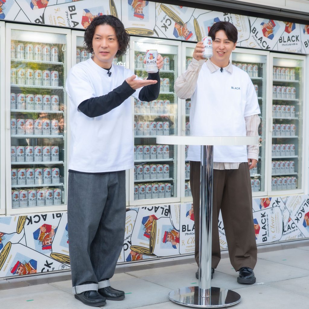 ニューヨーク(屋敷裕政と嶋佐和也)がニッカウヰスキー「あなたの知らないブラックニッカ展」オープニングイベントに出席