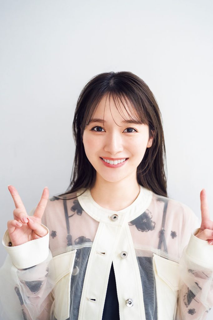 『週刊少年マガジン20号』巻頭グラビアを飾る櫻坂46・守屋麗奈