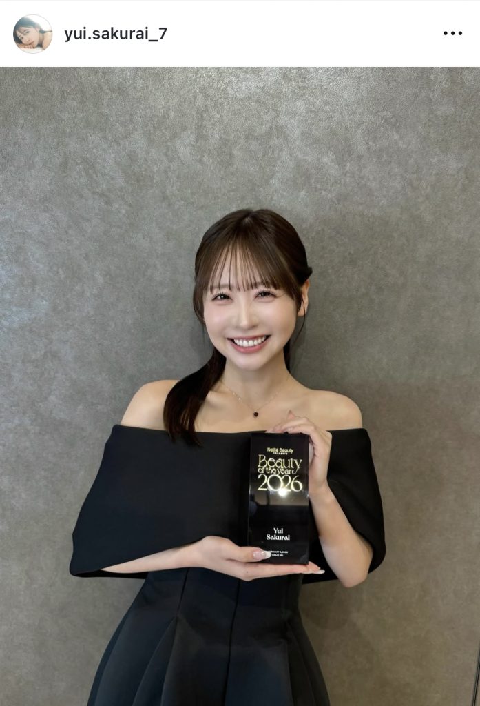 美しい黒のドレス姿でBeauty of the year2026受賞式に登場