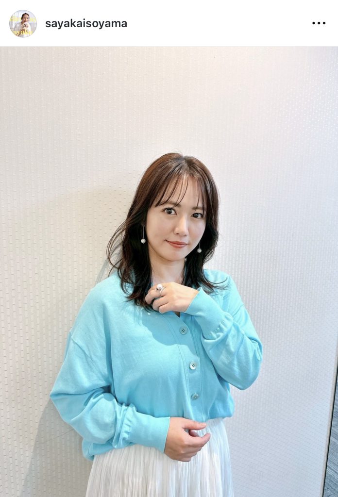 水色のカーディガンがとても似合う