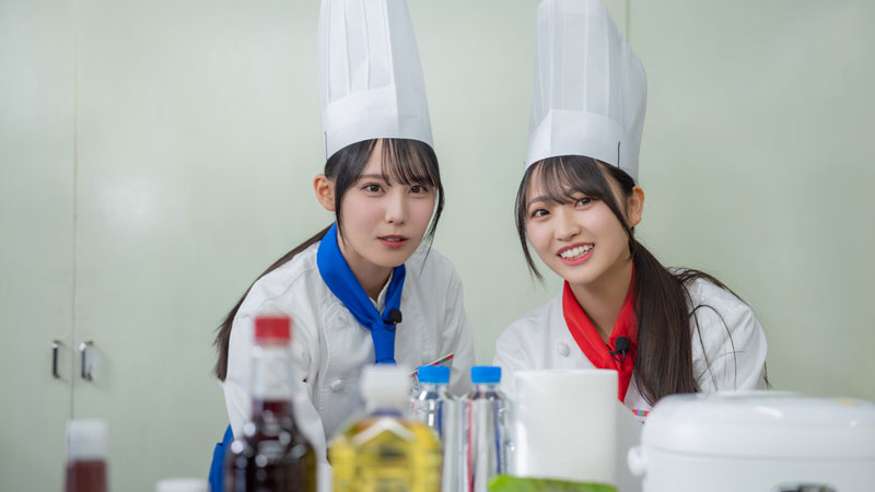 片山＆坂井ペアの様子をうかがう蔵盛＆松尾ペア