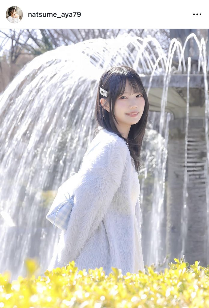 爽やかな表情と衣装が春っぽいカット