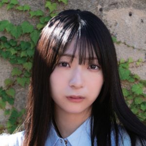 日向坂46 宮地すみれ、美脚あらわな大人コーデが反響「ロングブーツが似合ってます」「これはメロい！」