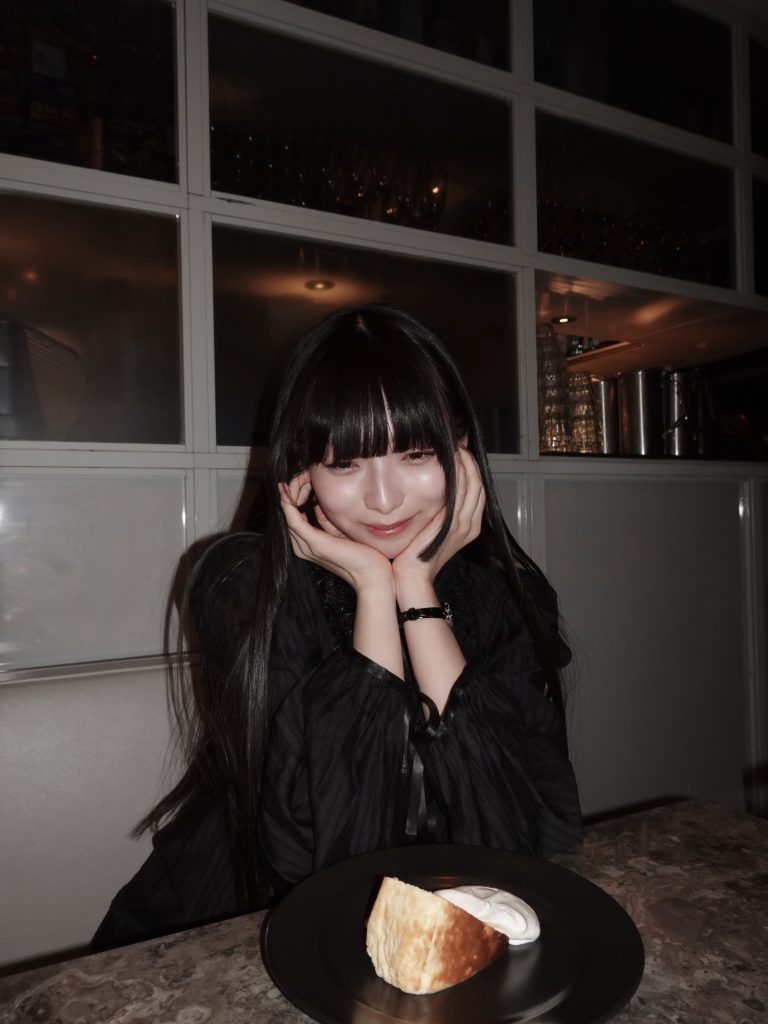 宮地すみれの公式インスタグラム（sumire_miyachi_）より