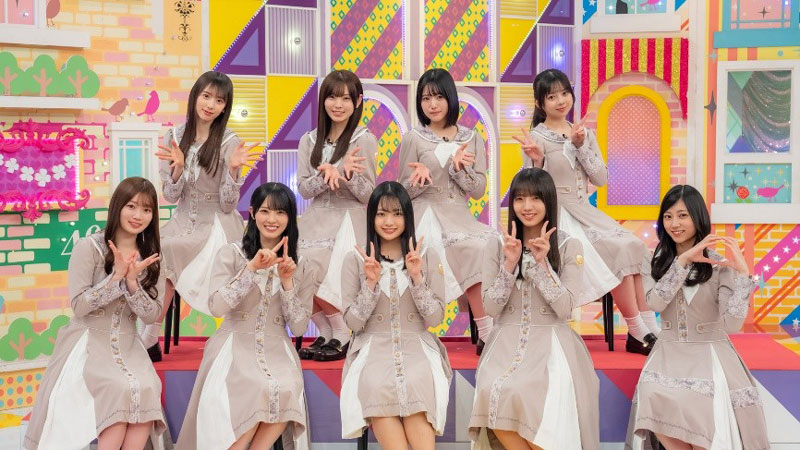 前列中央に座る小津玲奈