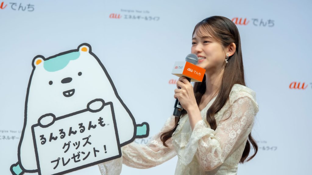 新サービス『auでんち』PR発表会に出席した松村沙友理