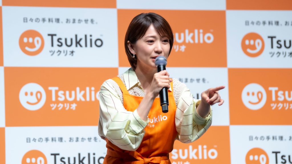ランキングを指さす大島優子