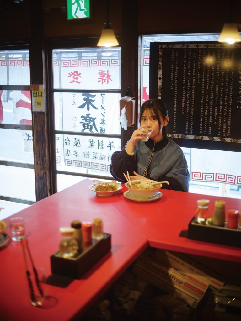 『BRODY4月号』より、山下瞳月×ラーメングラビア