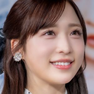 AKB48小栗有以、もぐもぐ姿に反響！人気タレントとのツーショットも