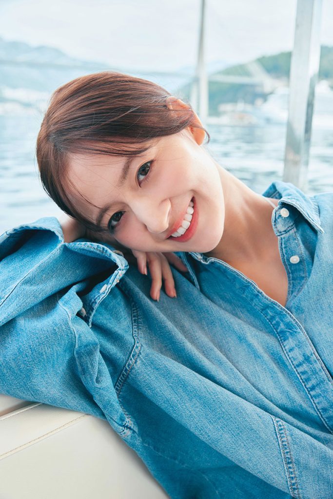 乃木坂46・金川紗耶1st写真集『好きのグラデーション』よりSony Music Shop限定版裏表紙