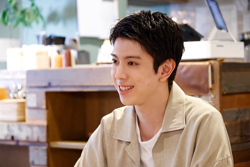 橋本拓也役の京典和玖