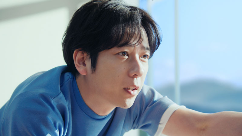 機能性表示食品「恵megumiガセリ菌SP株ヨーグルト」の新TVCM『脂肪のつきにくいカラダに』篇に出演する二宮和也