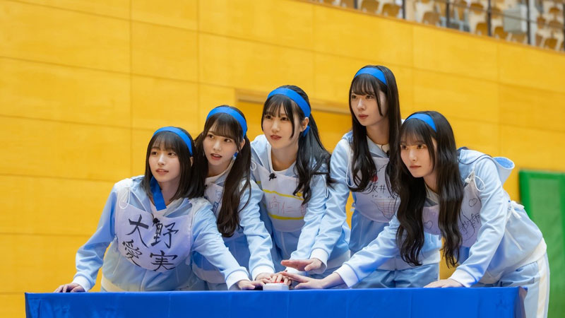 “東軍”は大野愛実、片山紗希、坂井新奈、下田衣珠季、鶴崎仁香