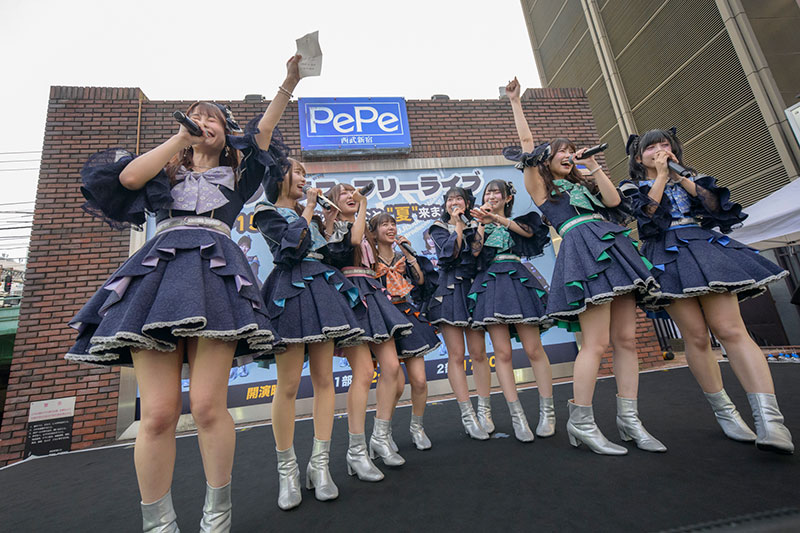 「ラフ×ラフ フリーライブ～1500人笑わせないと"夏"来ません！～」より