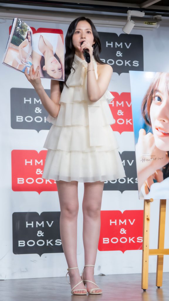 乃木坂46・金川紗耶が1st写真集『好きのグラデーション』発売記念取材会に出席