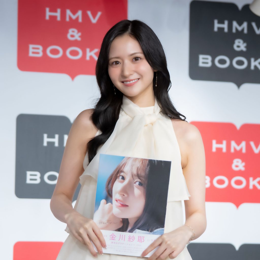 1st写真集『好きのグラデーション』発売記念取材会に出席した乃木坂46・金川紗耶