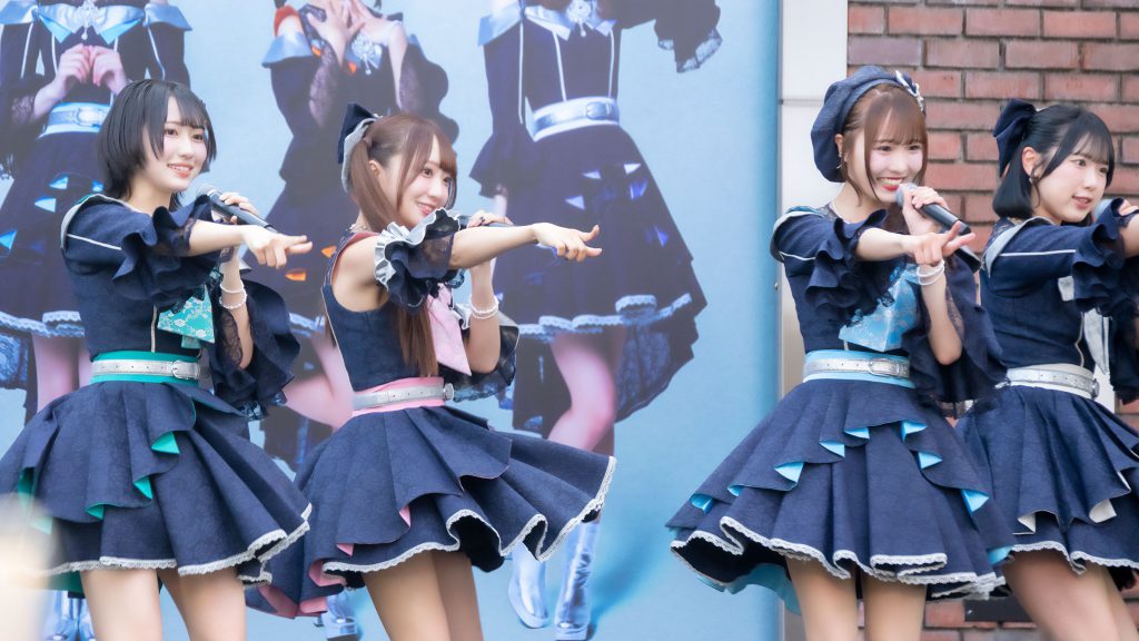 『ラフ×ラフ フリーライブ~1500人笑わせないと“夏”来ません!~』より