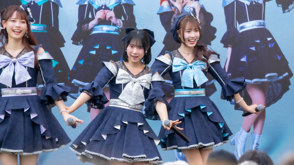 『ラフ×ラフ フリーライブ~1500人笑わせないと“夏”来ません!~』より