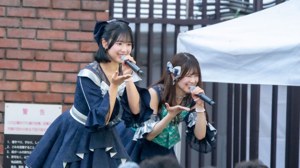 『ラフ×ラフ フリーライブ~1500人笑わせないと“夏”来ません!~』より