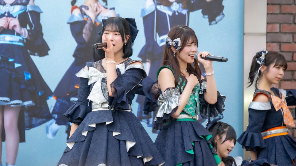 『ラフ×ラフ フリーライブ~1500人笑わせないと“夏”来ません!~』より