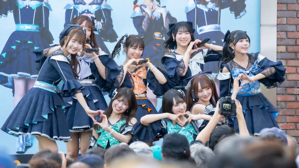 『ラフ×ラフ フリーライブ~1500人笑わせないと“夏”来ません!~』より