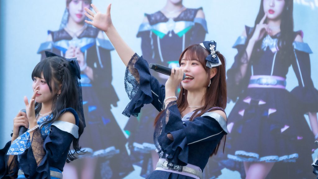 『ラフ×ラフ フリーライブ~1500人笑わせないと“夏”来ません!~』より