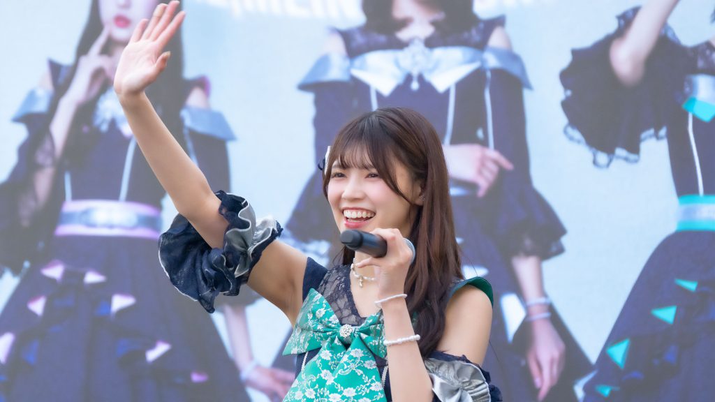 『ラフ×ラフ フリーライブ~1500人笑わせないと“夏”来ません!~』より