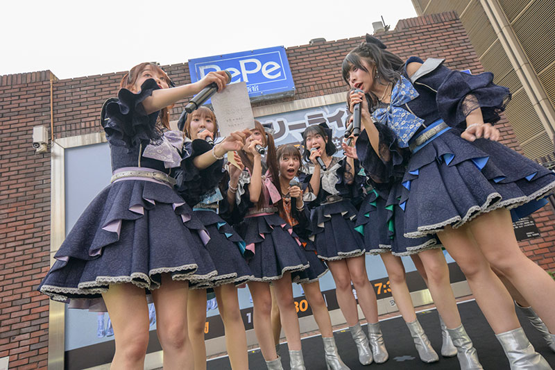 「ラフ×ラフ フリーライブ～1500人笑わせないと“夏”来ません！～」より