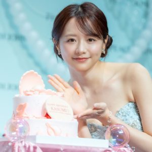 森香澄、サプライズバースデーケーキ登場に大喜び「まだメルマガからしかお祝いされてなかったので…」
