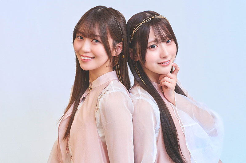 新野楓果（左）と綾瀬ことり（右）