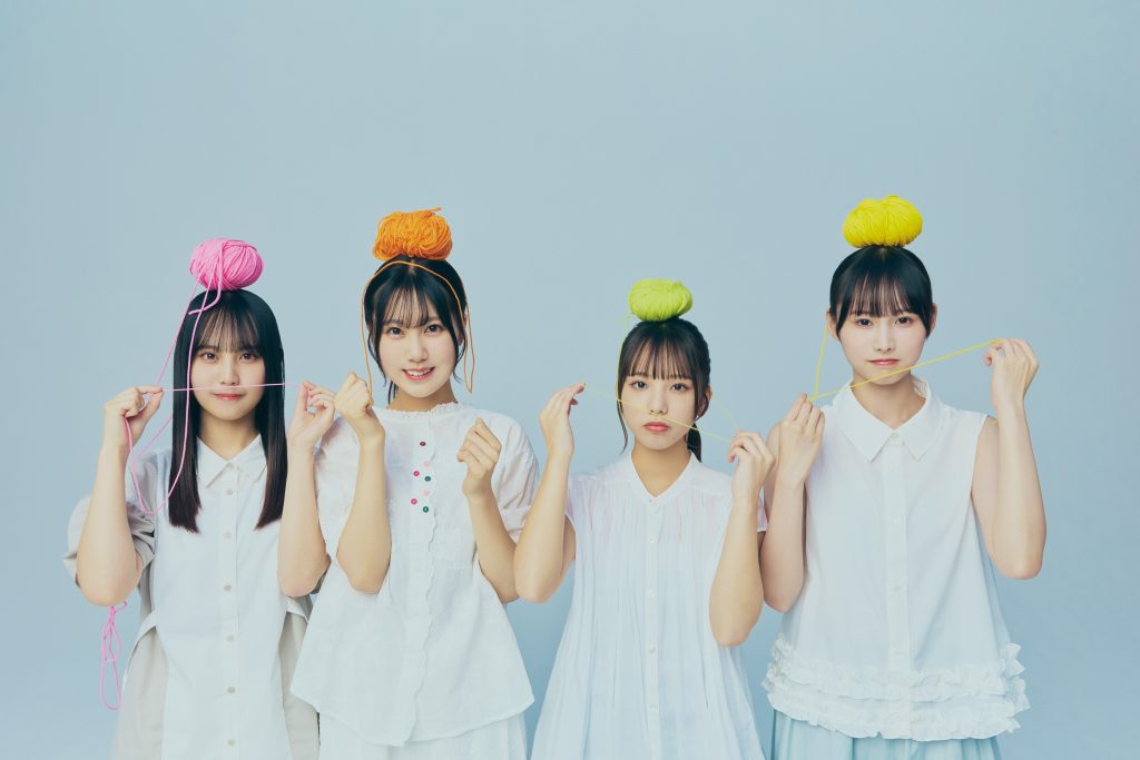 写真左から、松尾桜、鶴崎仁香、下田衣珠季、高井俐香