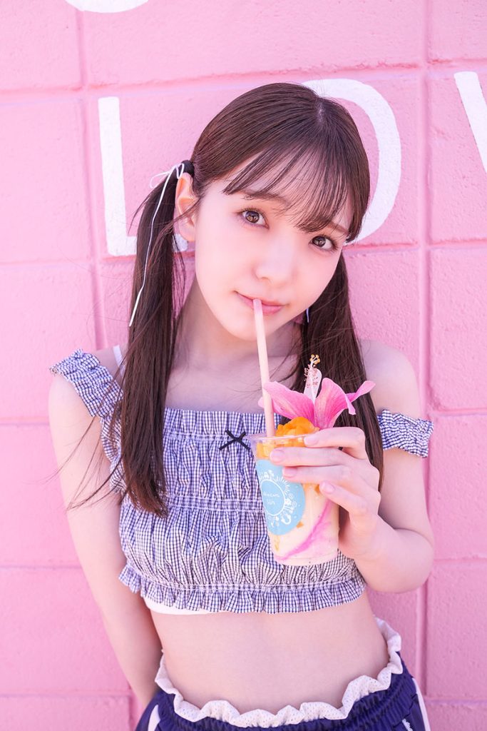 私立恵比寿中学・桜井えま1st写真集『あざと未満』(宝島社)より