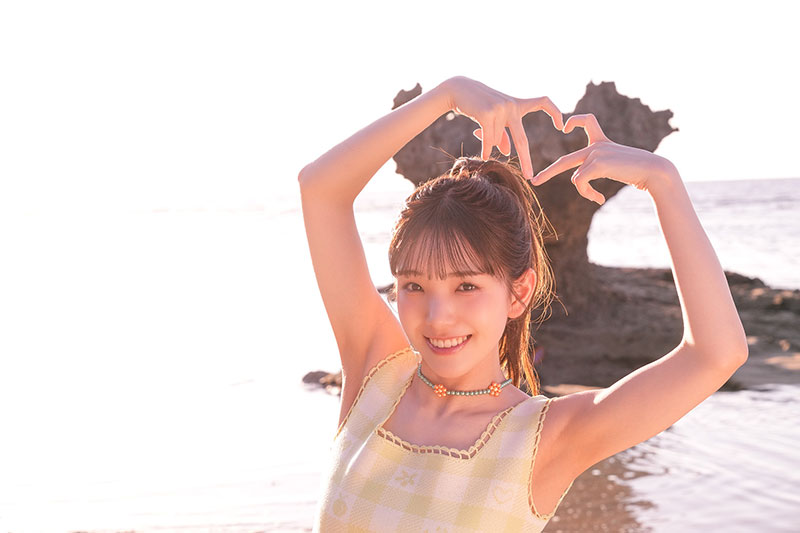 私立恵比寿中学・桜井えま1st写真集『あざと未満』(宝島社)より