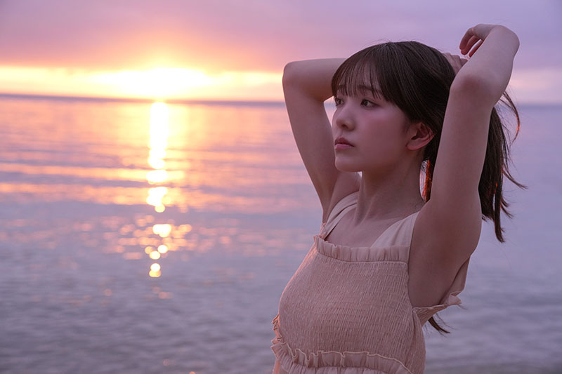 私立恵比寿中学・桜井えま1st写真集『あざと未満』(宝島社)より