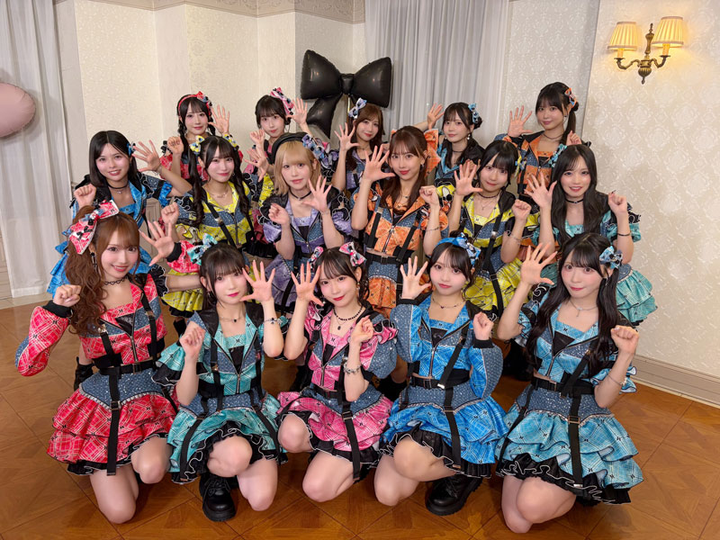 後列左から相川暖花、井上瑠夏、太田彩夏、坂本真凛、伊藤実希/中列左から荒野姫楓、倉島杏実、佐藤佳穂、熊崎晴香、伊藤虹々美、入内嶋涼/前列左から野村実代、河村優愛、大村杏、森本くるみ、浅井裕華