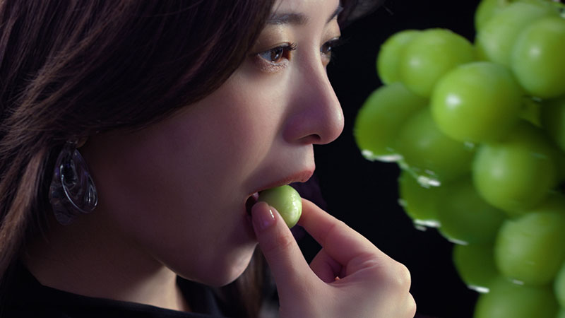 「アイスの実」新TV-CM『アイスの実 味わう濃厚ジェラート』篇より