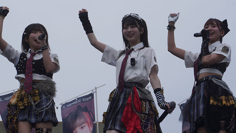 WHITE SCORPION海開きイベント「リアルBeach opening」より