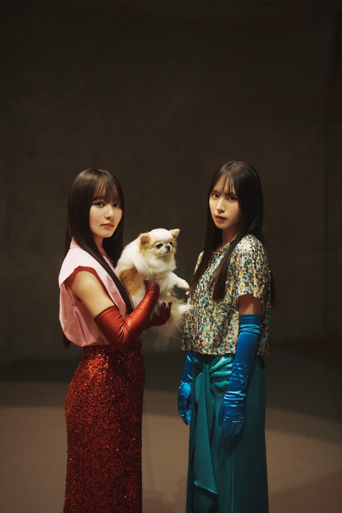 写真左から、日向坂46片山紗希、松尾桜