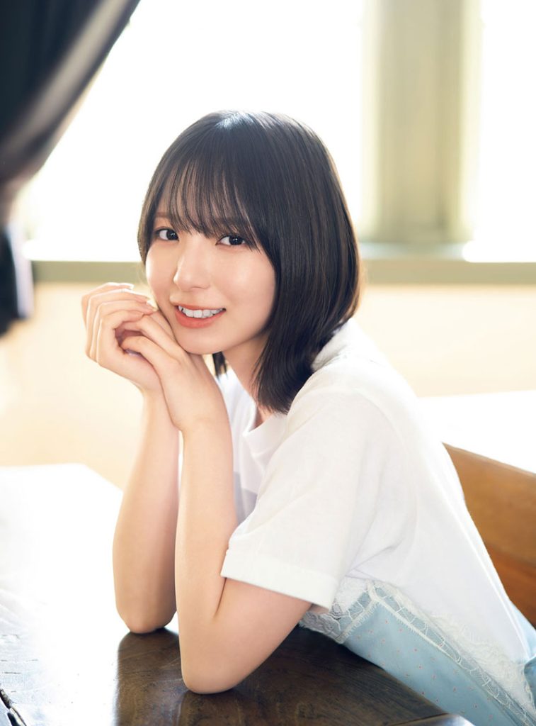 『週刊少年マガジン34号』に登場している日向坂46・渡辺莉奈