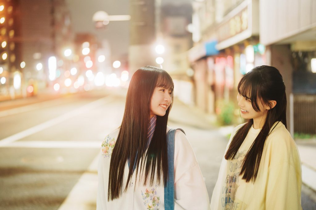 写真左から、日向坂46片山紗希、松尾桜
