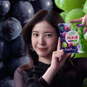 吉高由里子が見せる“とろける瞬間”…吐息と表情だけで濃厚ジェラートのおいしさを表現
