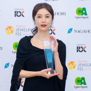 高岡早紀「まとっているだけでとても高貴な気分に」芸能生活40周年の節目に新たな栄誉