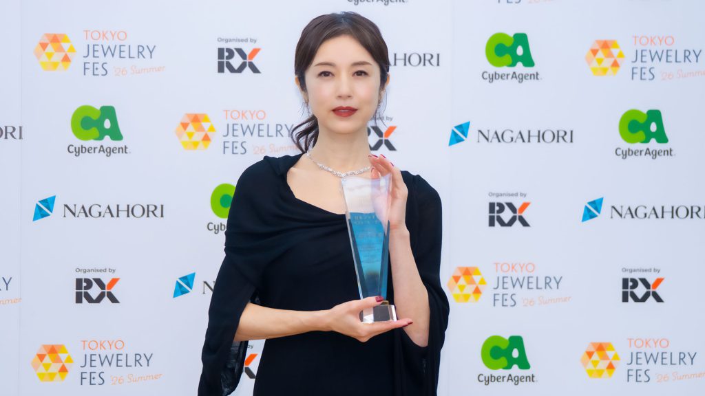 「第37回日本ジュエリーベストドレッサー賞」授賞式に出席した高岡早紀