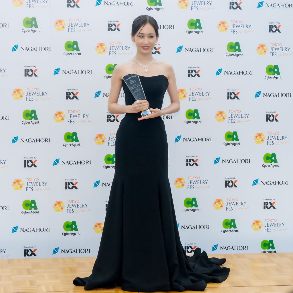 「第37回日本ジュエリーベストドレッサー賞」授賞式に出席した前田敦子