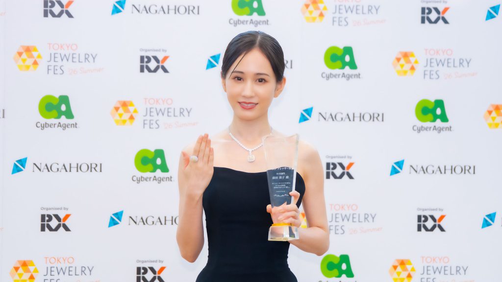 「第37回日本ジュエリーベストドレッサー賞」授賞式に出席した前田敦子