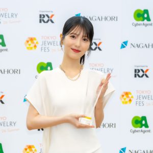 浜辺美波「ハイジュエリーにドキドキ」「またこの賞を頂けたことが光栄」