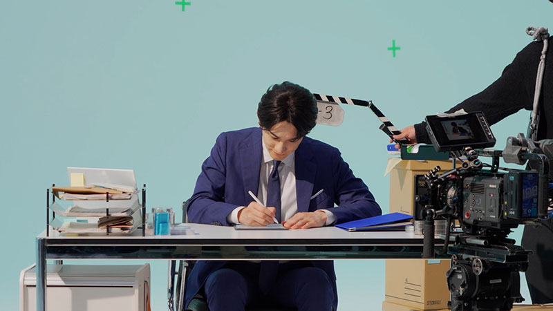 電子書籍リーダー「Kindle Scribe」新WEB CM「考える人は、書くを止めない篇」メイキングより