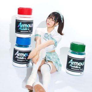 東雲うみ、ポップな制服姿で魅せる“東雲グリーン”の正体